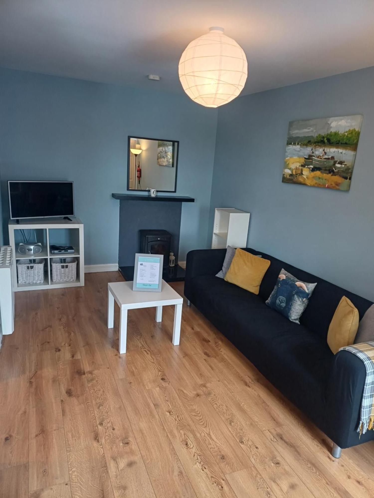 Clonbur House - Two Bedroom Village Apartment Galway Bagian luar foto