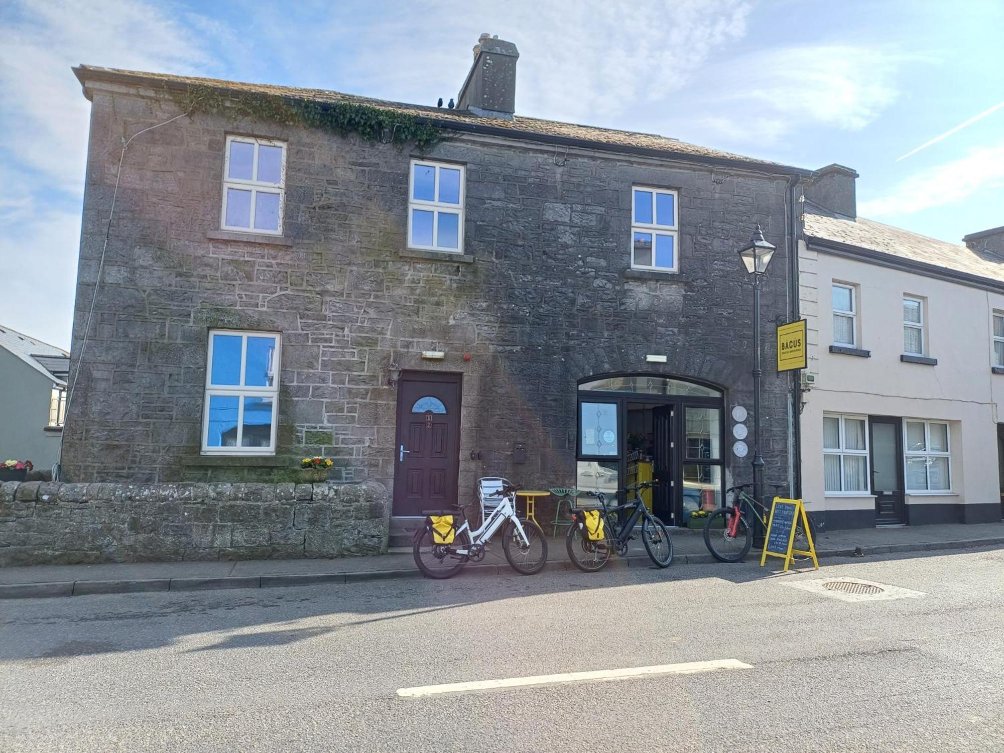 Clonbur House - Two Bedroom Village Apartment Galway Bagian luar foto