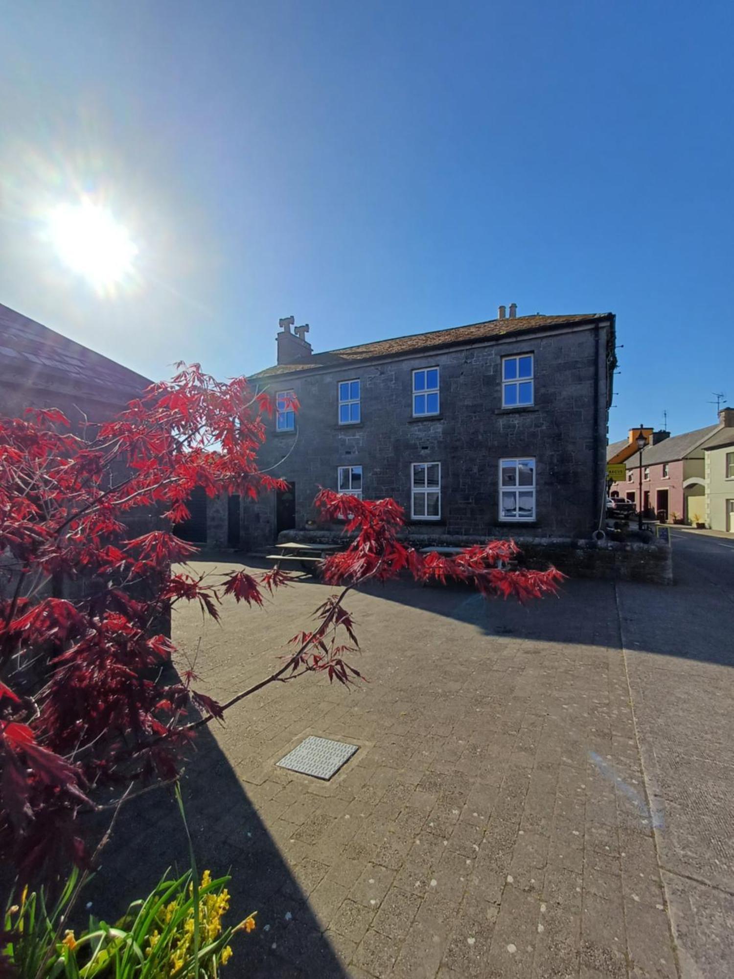 Clonbur House - Two Bedroom Village Apartment Galway Bagian luar foto