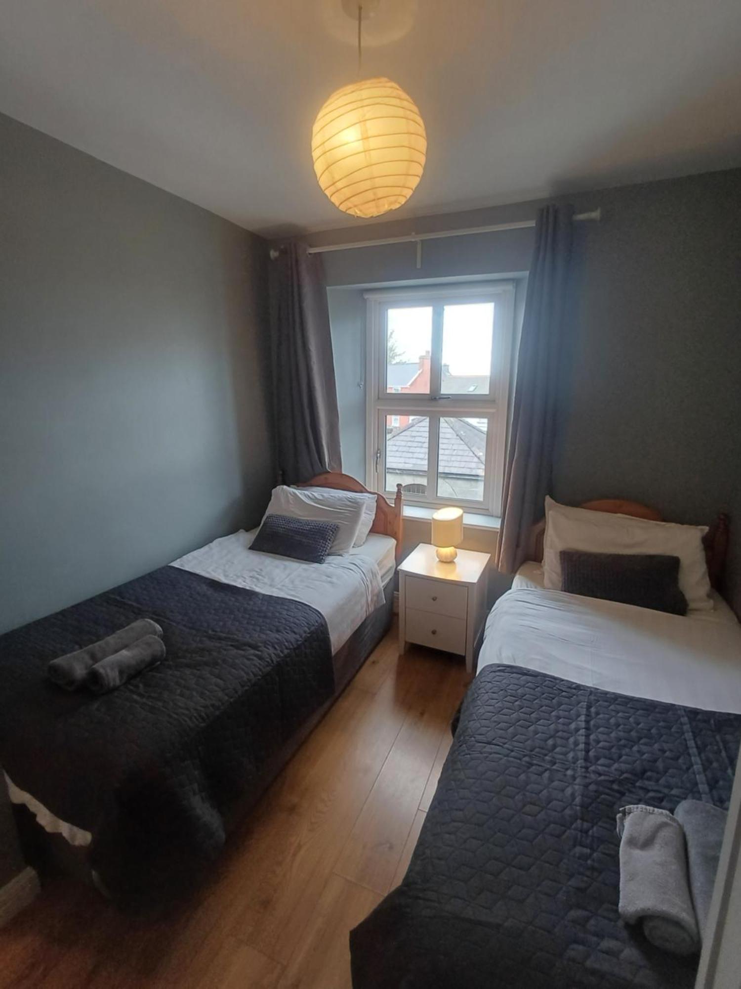 Clonbur House - Two Bedroom Village Apartment Galway Bagian luar foto