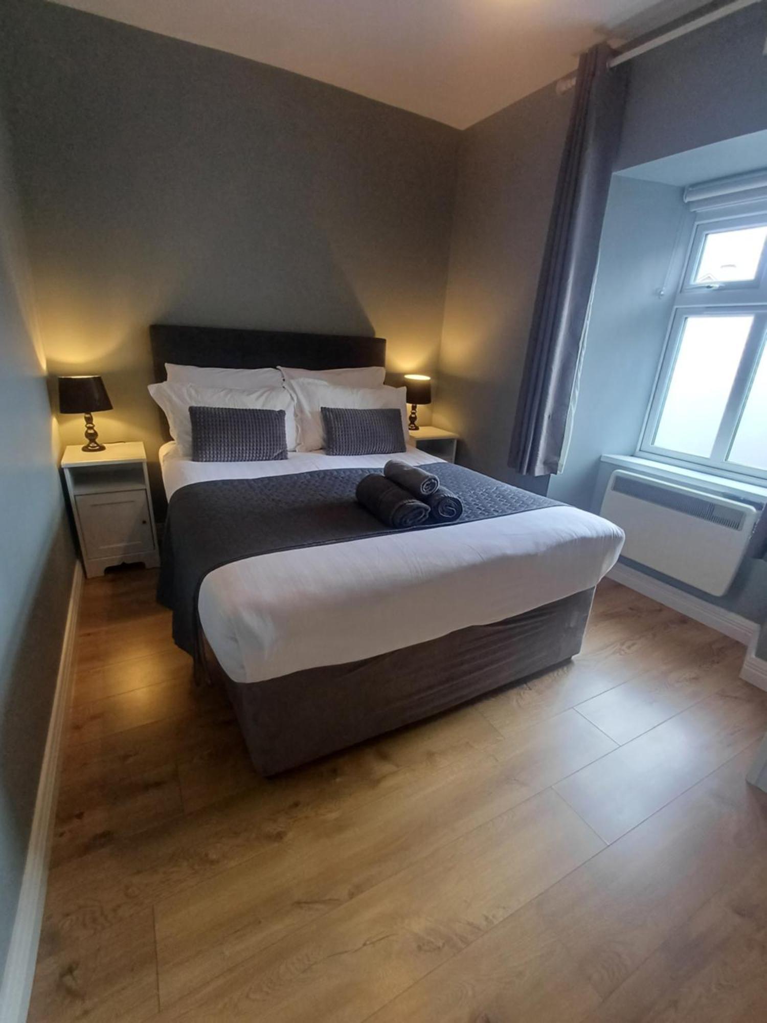 Clonbur House - Two Bedroom Village Apartment Galway Bagian luar foto