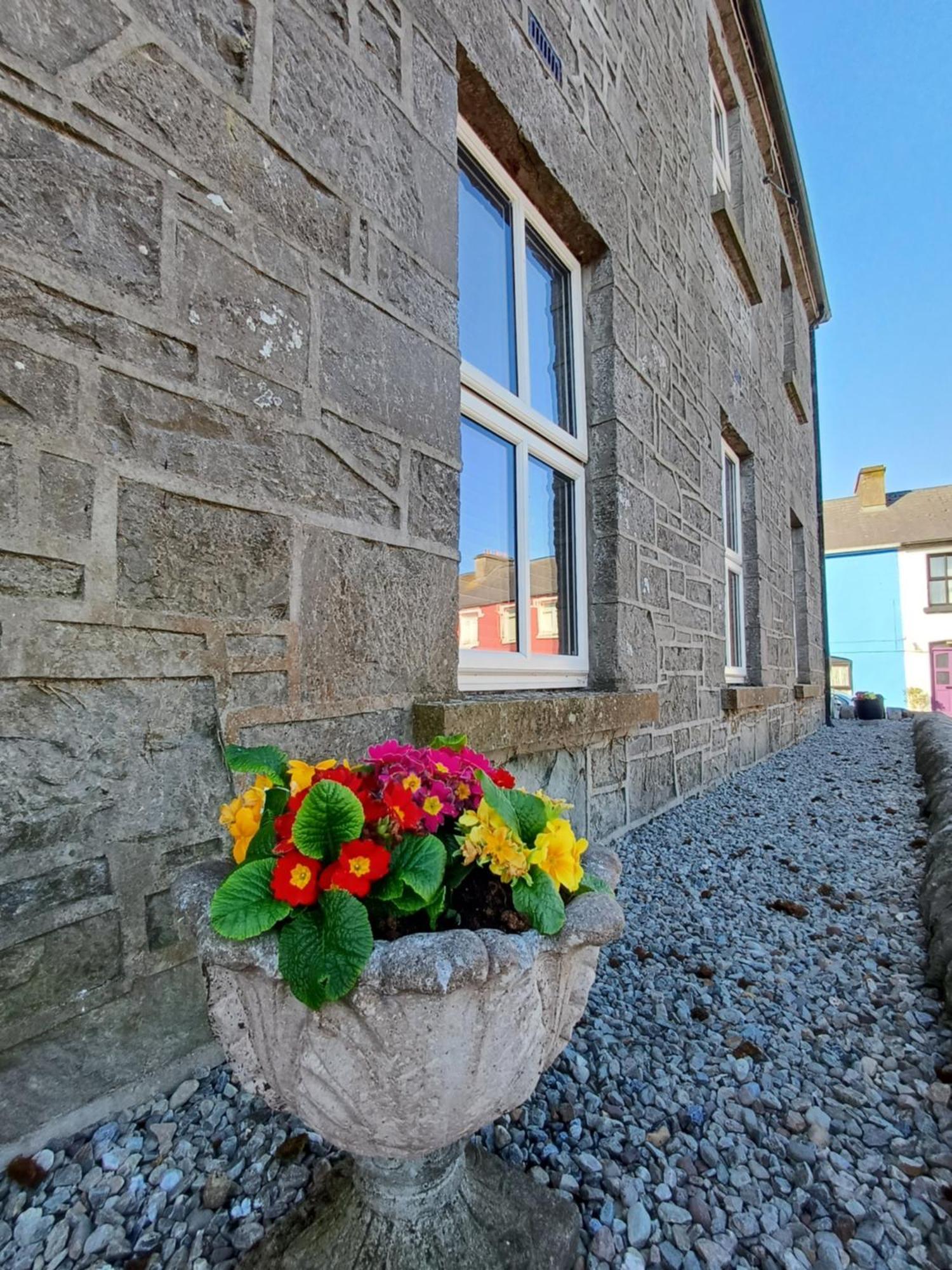 Clonbur House - Two Bedroom Village Apartment Galway Bagian luar foto